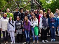 Gruppenbild der Schüler aus Zgorzelec und Niesky bei der Abschlussmesse im Querxenland, Mai 2013