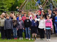 Gruppenbild der Klasse 6b des Förderschulzentrums Görlitz mit der Partnergruppe aus Boleslawiec