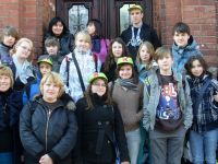 Gruppenfoto der Klasse 8a des Förderschulzentrums beim Besuch der Partnerschule in Boleslawiec